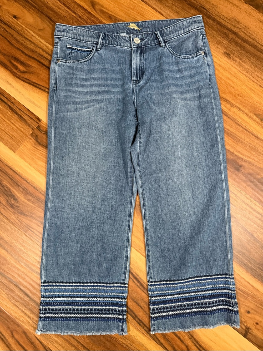 Tommy Bahama Mid-Blue Cropped Jeans with Embroidered Hem - Picture 2 of 12